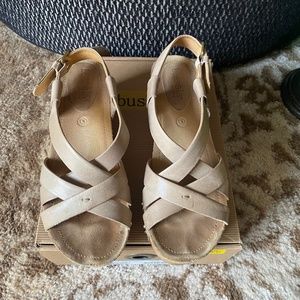 Bussala Tan platforms